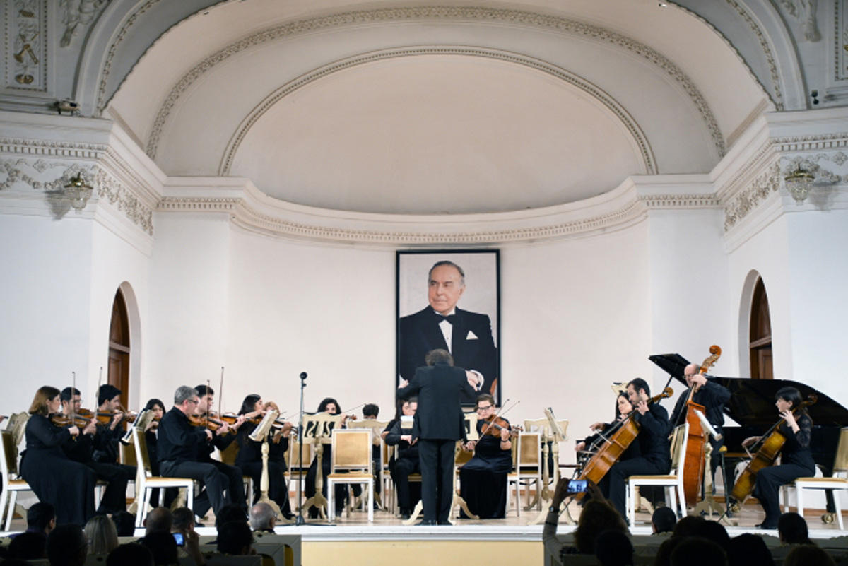 В Филармонии прошел вечер, посвященный памяти общенационального лидера Гейдара Алиева (ФОТО)