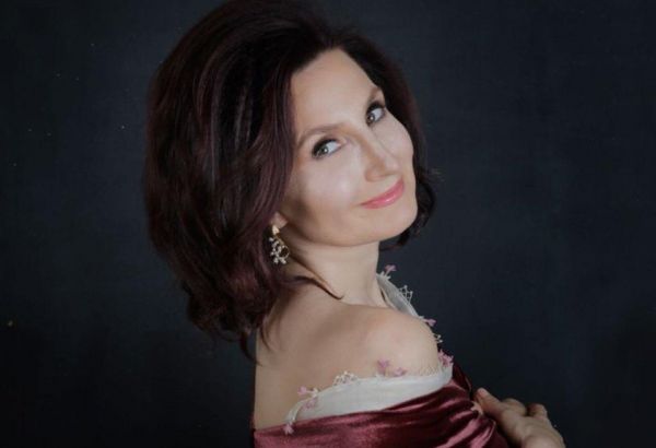 Турецкая певица выпустила в Баку новый альбом (ФОТО)