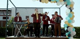 Веселая премьера по-азербайджански! Как хит Эмина Агаларова превратился в "семь/восьмых" (ВИДЕО)