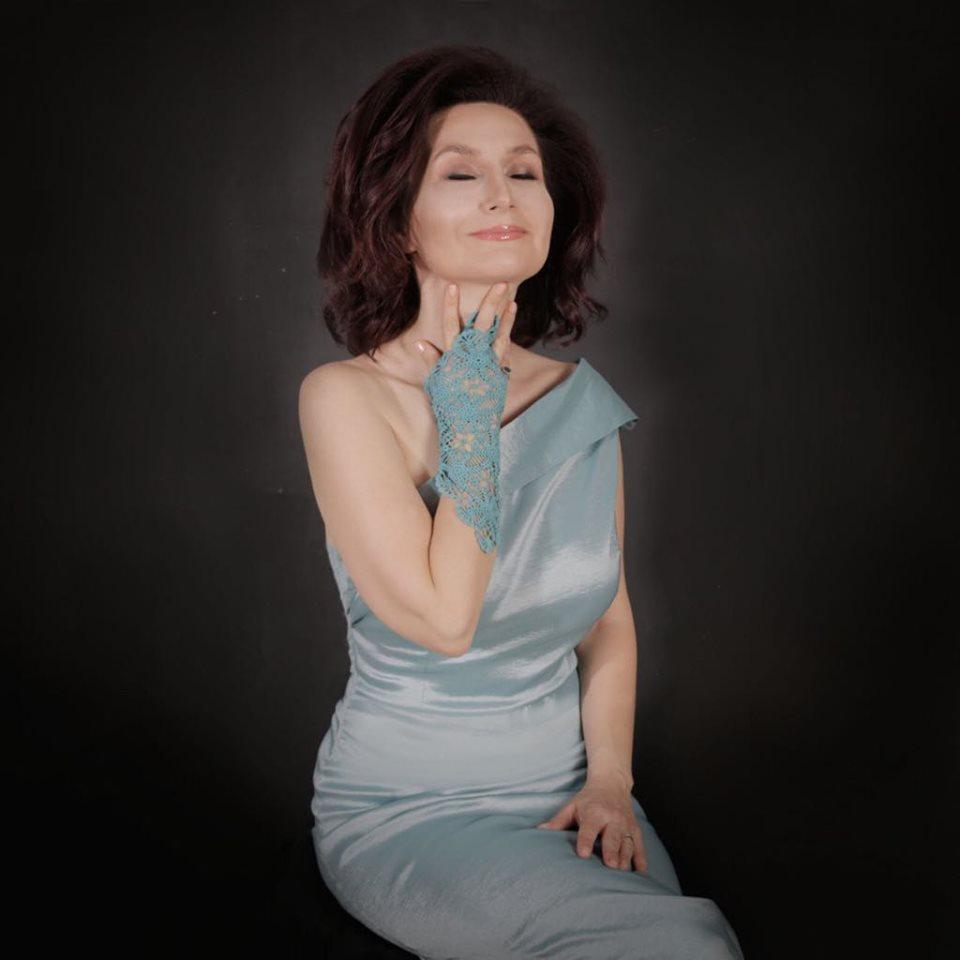 Турецкая певица выпустила в Баку новый альбом (ФОТО)