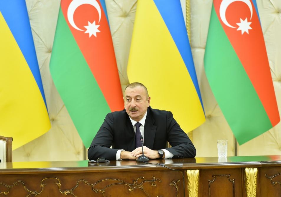 Президенты Азербайджана и Украины выступили с заявлениями для прессы (ФОТО)