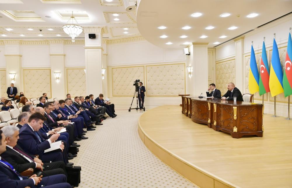 Президенты Азербайджана и Украины выступили с заявлениями для прессы (ФОТО)