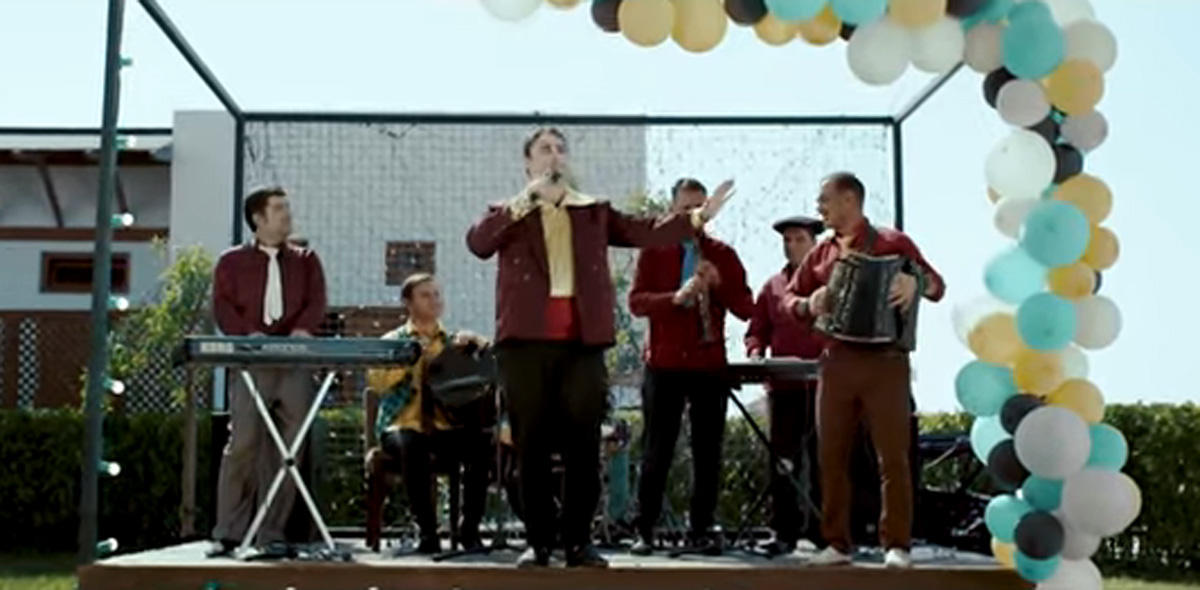 Веселая премьера по-азербайджански! Как хит Эмина Агаларова превратился в "семь/восьмых" (ВИДЕО)