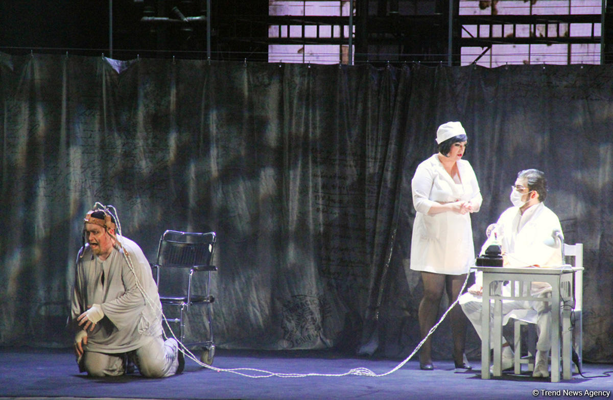 В Баку главврач Мефистофель показал эксперименты над человеческим разумом!  Деньги, слава, наслаждения…(ВИДЕО, ФОТО)