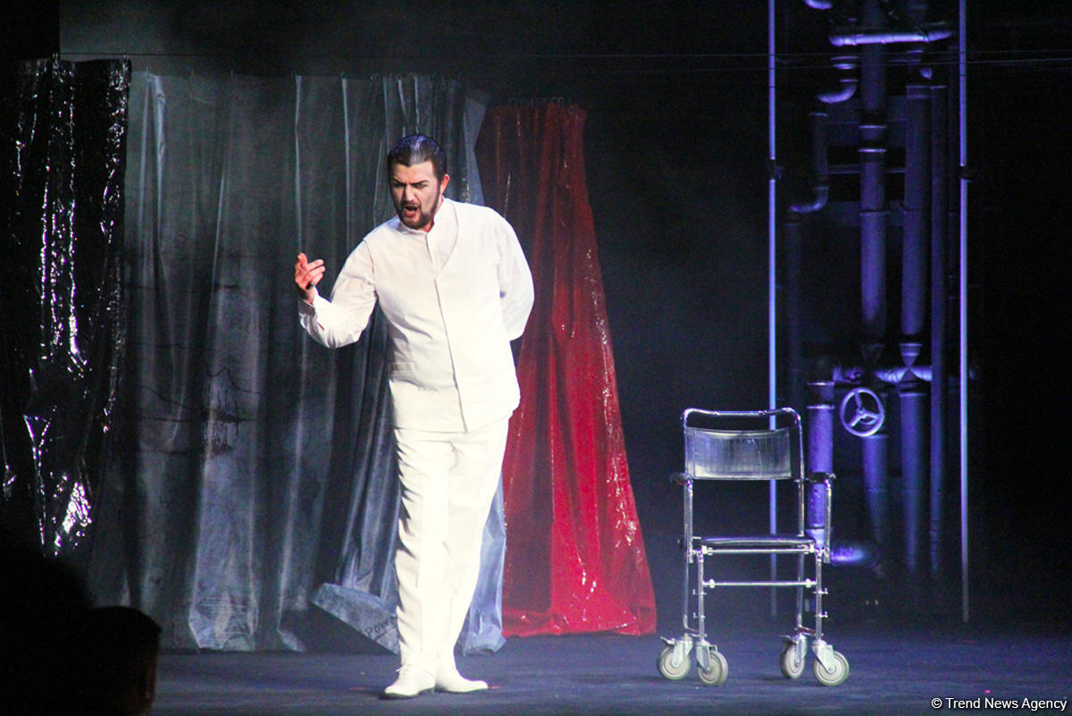 В Баку главврач Мефистофель показал эксперименты над человеческим разумом!  Деньги, слава, наслаждения…(ВИДЕО, ФОТО)