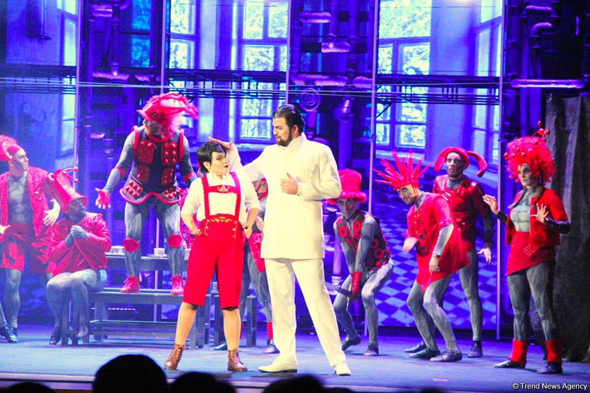 В Баку главврач Мефистофель показал эксперименты над человеческим разумом!  Деньги, слава, наслаждения…(ВИДЕО, ФОТО)