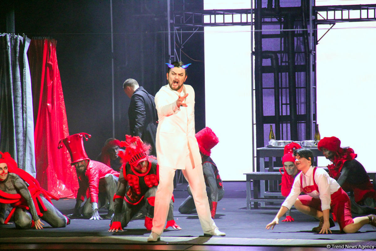 В Баку главврач Мефистофель показал эксперименты над человеческим разумом!  Деньги, слава, наслаждения…(ВИДЕО, ФОТО)