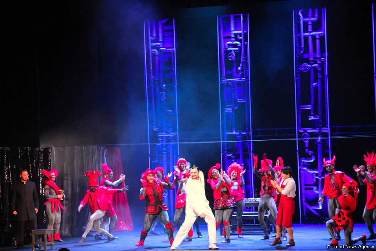 В Баку главврач Мефистофель показал эксперименты над человеческим разумом!  Деньги, слава, наслаждения…(ВИДЕО, ФОТО)