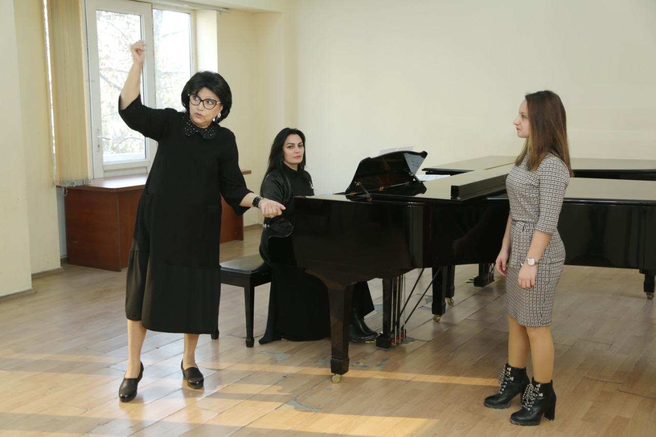 Народная артистка СССР провела мастер-класс для азербайджанской молодежи (ФОТО)