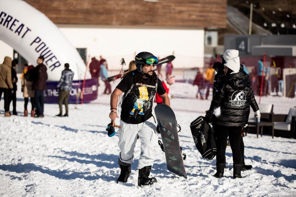 Экстремальная зима в Азербайджане – головокружительный драйв с гигантским экскаватором  (ВИДЕО, ФОТО)