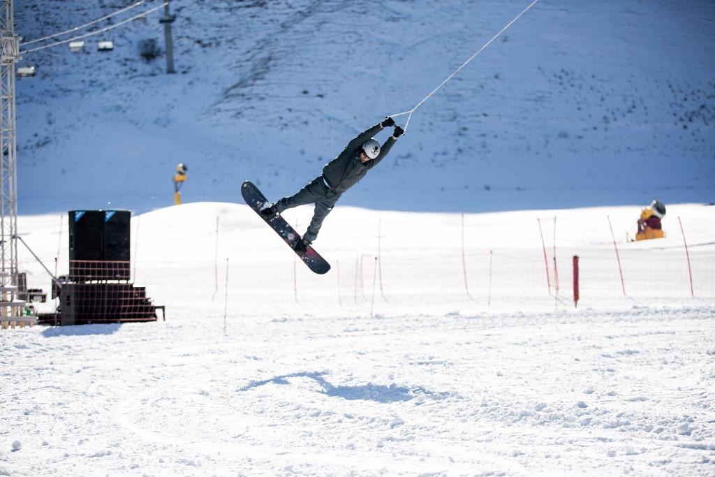 Экстремальная зима в Азербайджане – головокружительный драйв с гигантским экскаватором  (ВИДЕО, ФОТО)