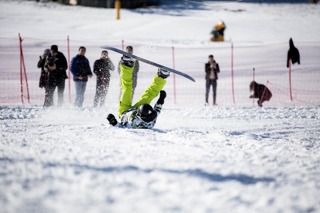 Экстремальная зима в Азербайджане – головокружительный драйв с гигантским экскаватором  (ВИДЕО, ФОТО)