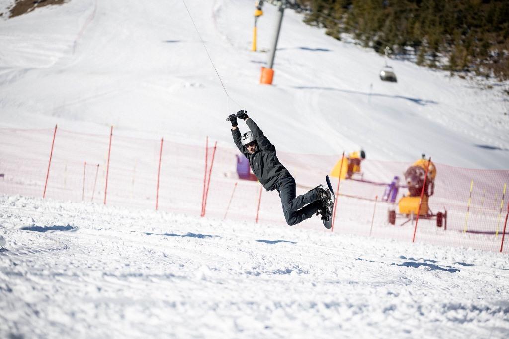 Экстремальная зима в Азербайджане – головокружительный драйв с гигантским экскаватором  (ВИДЕО, ФОТО)
