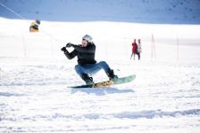 Экстремальная зима в Азербайджане – головокружительный драйв с гигантским экскаватором  (ВИДЕО, ФОТО)