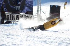 Экстремальная зима в Азербайджане – головокружительный драйв с гигантским экскаватором  (ВИДЕО, ФОТО)