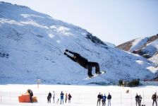 Экстремальная зима в Азербайджане – головокружительный драйв с гигантским экскаватором  (ВИДЕО, ФОТО)