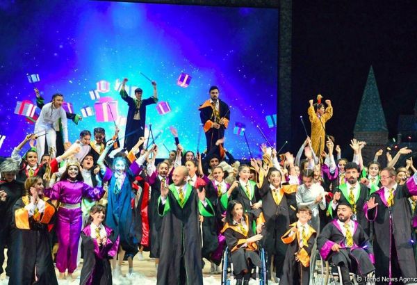 В Национальной арене гимнастики представлено грандиозное новогоднее шоу (ФОТО)