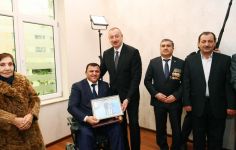 Состоялась церемония предоставления квартир и автомобилей инвалидам Карабахской войны и приравненным к ним лицам
В церемонии принял участие Президент Ильхам Алиев (ФОТО)