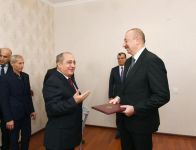 Состоялась церемония предоставления квартир и автомобилей инвалидам Карабахской войны и приравненным к ним лицам
В церемонии принял участие Президент Ильхам Алиев (ФОТО)