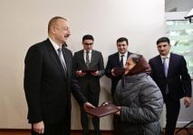 Состоялась церемония предоставления квартир и автомобилей инвалидам Карабахской войны и приравненным к ним лицам
В церемонии принял участие Президент Ильхам Алиев (ФОТО)