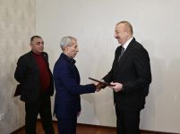 Состоялась церемония предоставления квартир и автомобилей инвалидам Карабахской войны и приравненным к ним лицам
В церемонии принял участие Президент Ильхам Алиев (ФОТО)