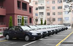 Состоялась церемония предоставления квартир и автомобилей инвалидам Карабахской войны и приравненным к ним лицам
В церемонии принял участие Президент Ильхам Алиев (ФОТО)