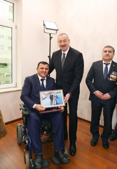 Состоялась церемония предоставления квартир и автомобилей инвалидам Карабахской войны и приравненным к ним лицам
В церемонии принял участие Президент Ильхам Алиев (ФОТО)