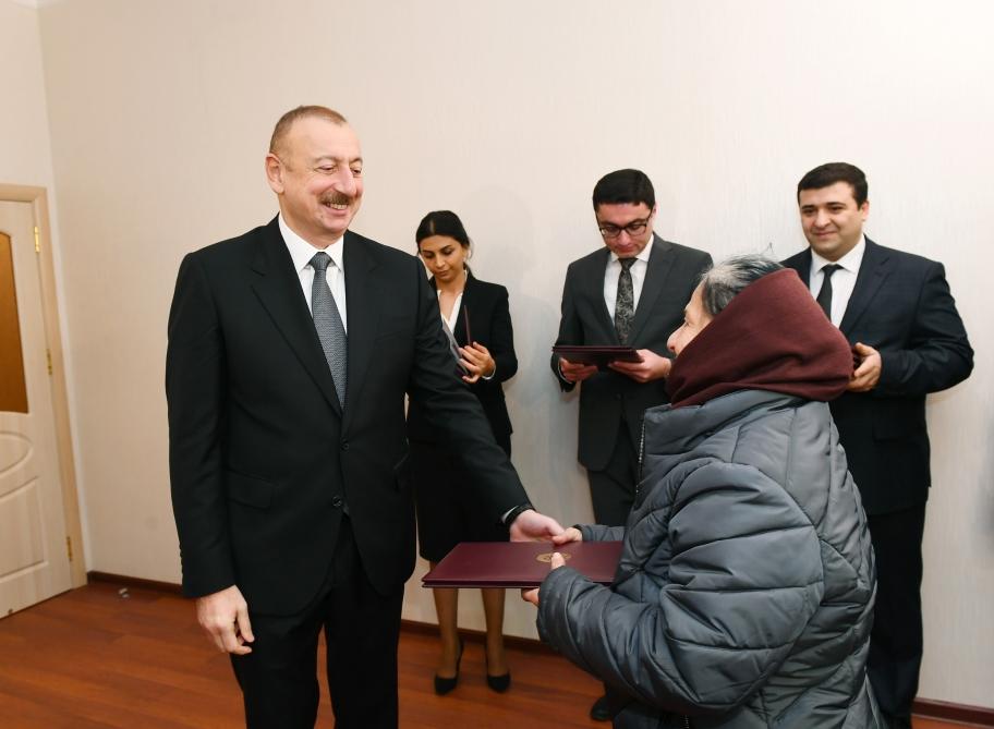 Состоялась церемония предоставления квартир и автомобилей инвалидам Карабахской войны и приравненным к ним лицам
В церемонии принял участие Президент Ильхам Алиев (ФОТО)