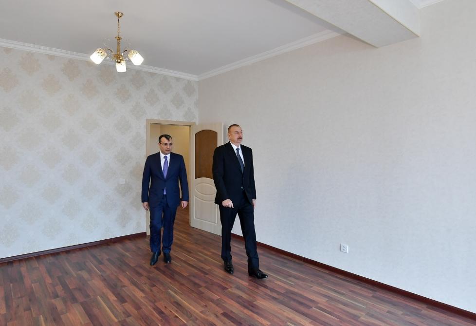 Состоялась церемония предоставления квартир и автомобилей инвалидам Карабахской войны и приравненным к ним лицам
В церемонии принял участие Президент Ильхам Алиев (ФОТО)
