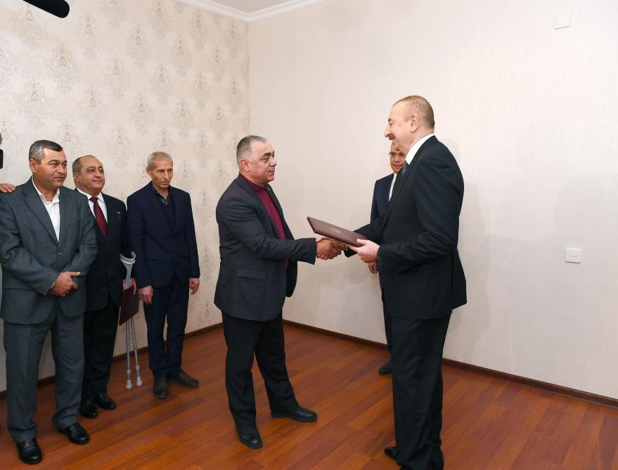 Состоялась церемония предоставления квартир и автомобилей инвалидам Карабахской войны и приравненным к ним лицам
В церемонии принял участие Президент Ильхам Алиев (ФОТО)