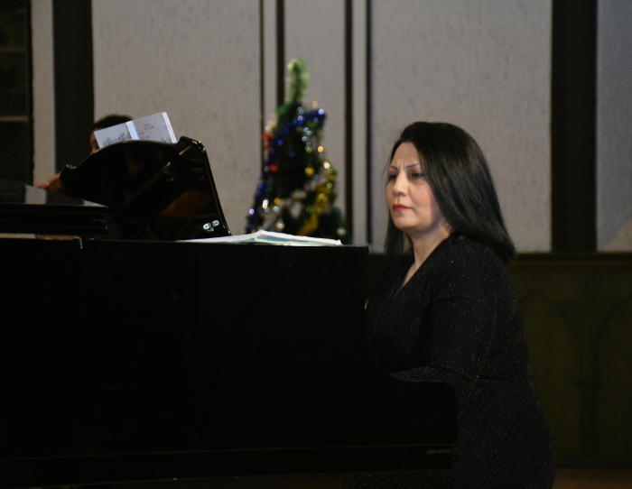 Happy New Year – артисты в Баку надели новогодние шапочки и подарили праздник (ФОТО)