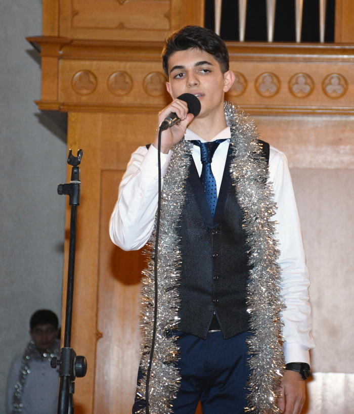 Happy New Year – артисты в Баку надели новогодние шапочки и подарили праздник (ФОТО)