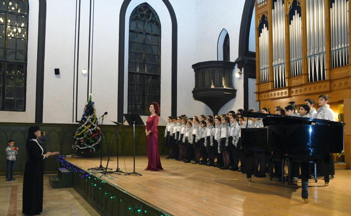 Happy New Year – артисты в Баку надели новогодние шапочки и подарили праздник (ФОТО)