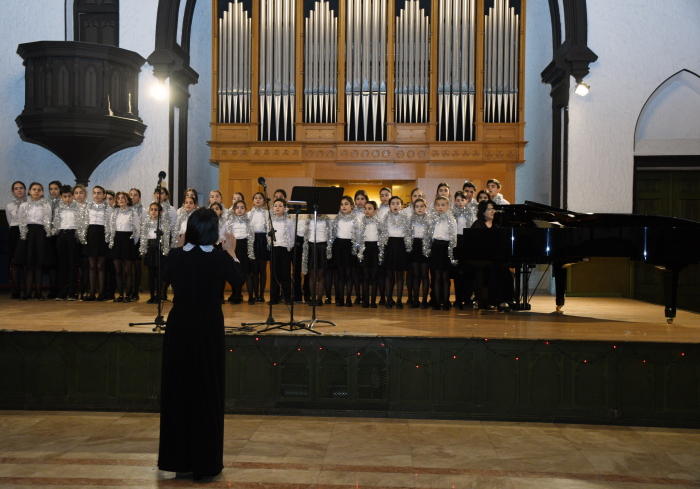Happy New Year – артисты в Баку надели новогодние шапочки и подарили праздник (ФОТО)