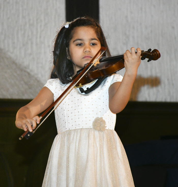 Happy New Year – артисты в Баку надели новогодние шапочки и подарили праздник (ФОТО)
