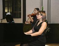 Happy New Year – артисты в Баку надели новогодние шапочки и подарили праздник (ФОТО)