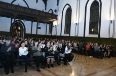 Happy New Year – артисты в Баку надели новогодние шапочки и подарили праздник (ФОТО)