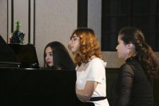 Happy New Year – артисты в Баку надели новогодние шапочки и подарили праздник (ФОТО)