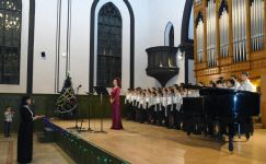 Happy New Year – артисты в Баку надели новогодние шапочки и подарили праздник (ФОТО)