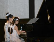 Happy New Year – артисты в Баку надели новогодние шапочки и подарили праздник (ФОТО)