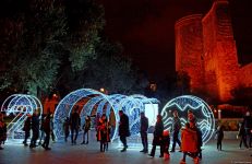 Предновогодний Баку в сверкании огней (ФОТОРЕПОРТАЖ)