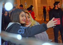 Предновогодний Баку в сверкании огней (ФОТОРЕПОРТАЖ)