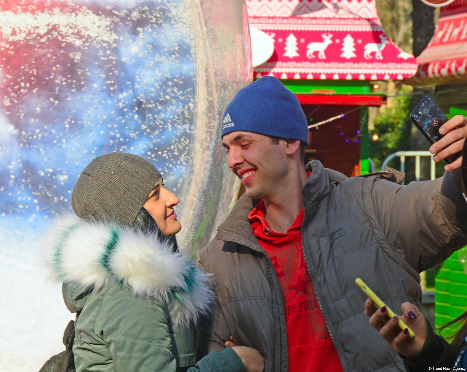 Предновогодний Баку в сверкании огней (ФОТОРЕПОРТАЖ)