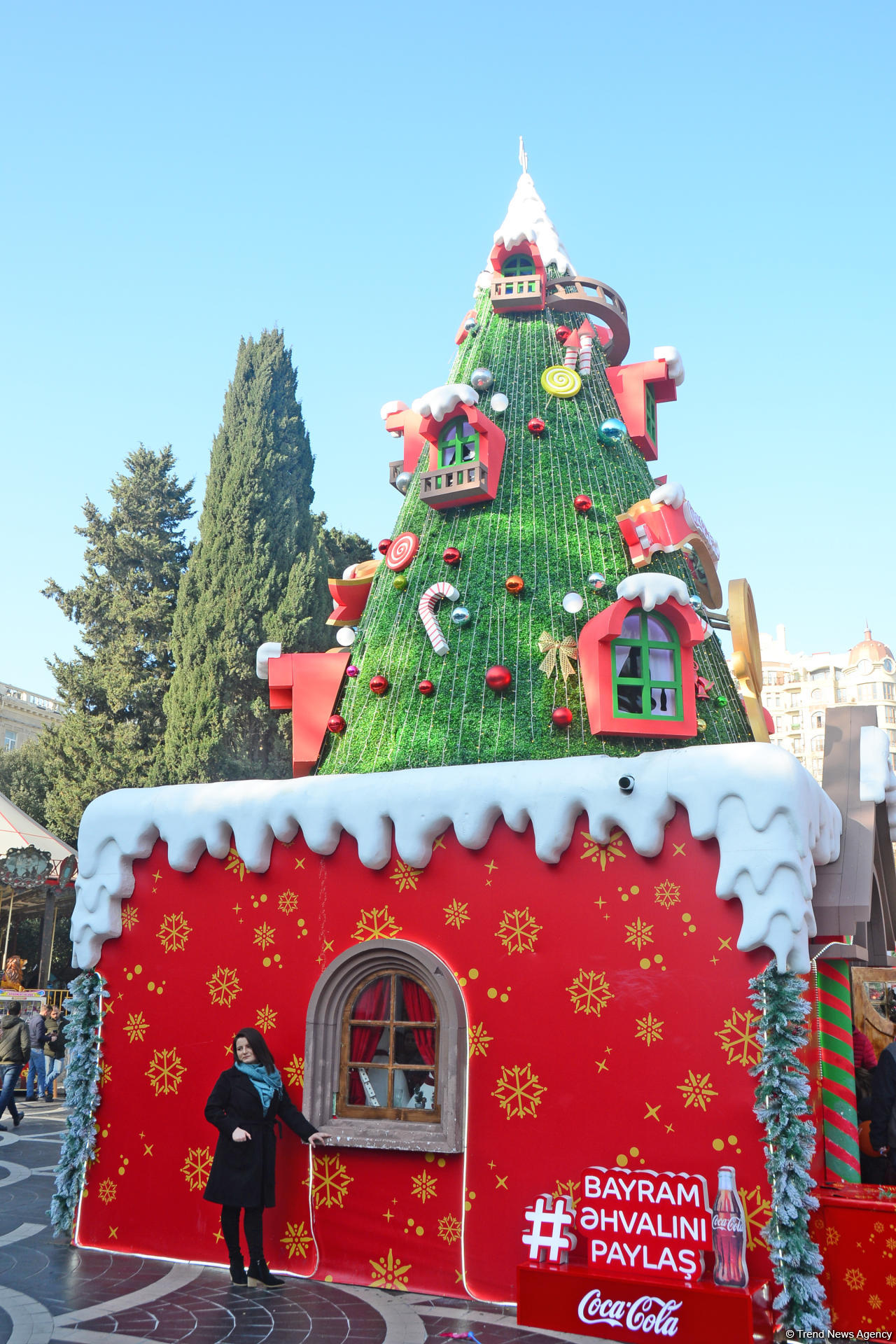 Предновогодний Баку в сверкании огней (ФОТОРЕПОРТАЖ)