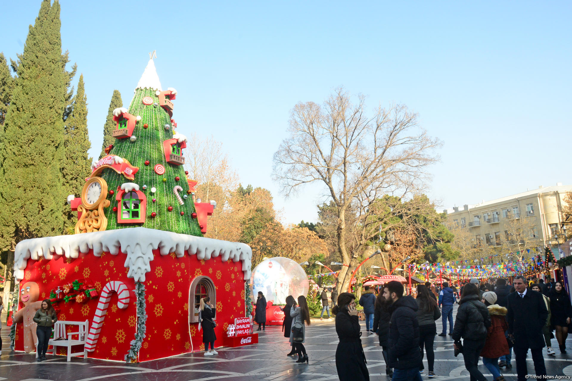 Предновогодний Баку в сверкании огней (ФОТОРЕПОРТАЖ)
