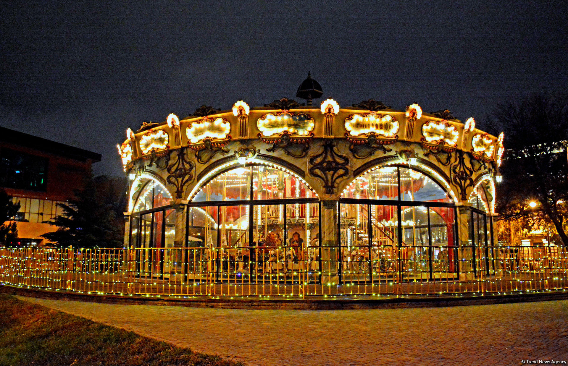 Предновогодний Баку в сверкании огней (ФОТОРЕПОРТАЖ)