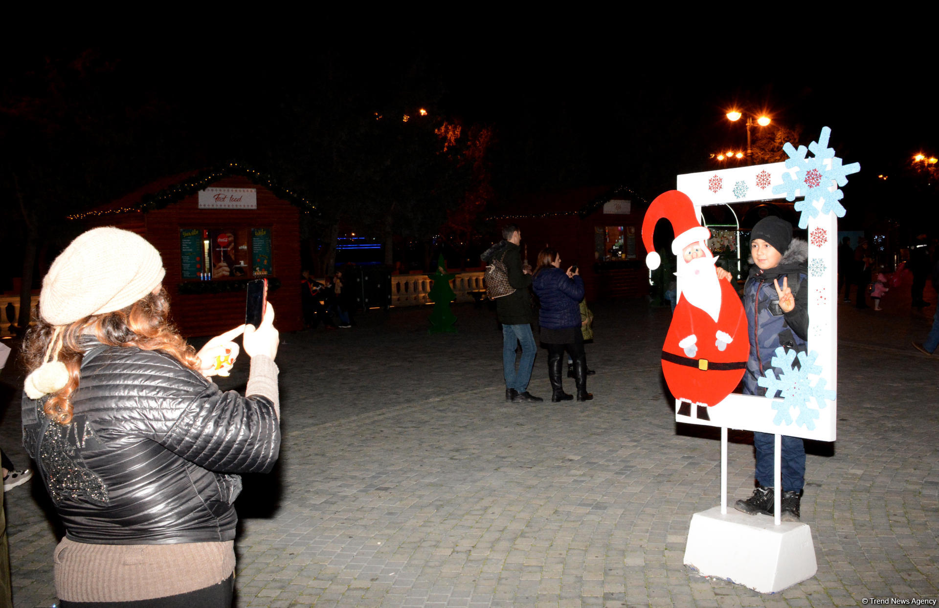 Предновогодний Баку в сверкании огней (ФОТОРЕПОРТАЖ)