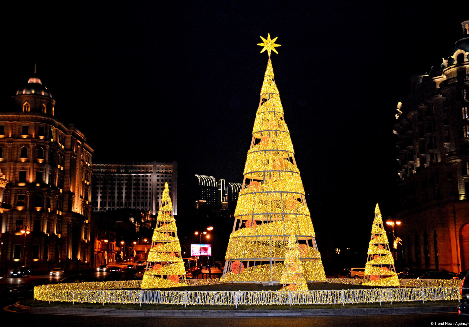 Предновогодний Баку в сверкании огней (ФОТОРЕПОРТАЖ)