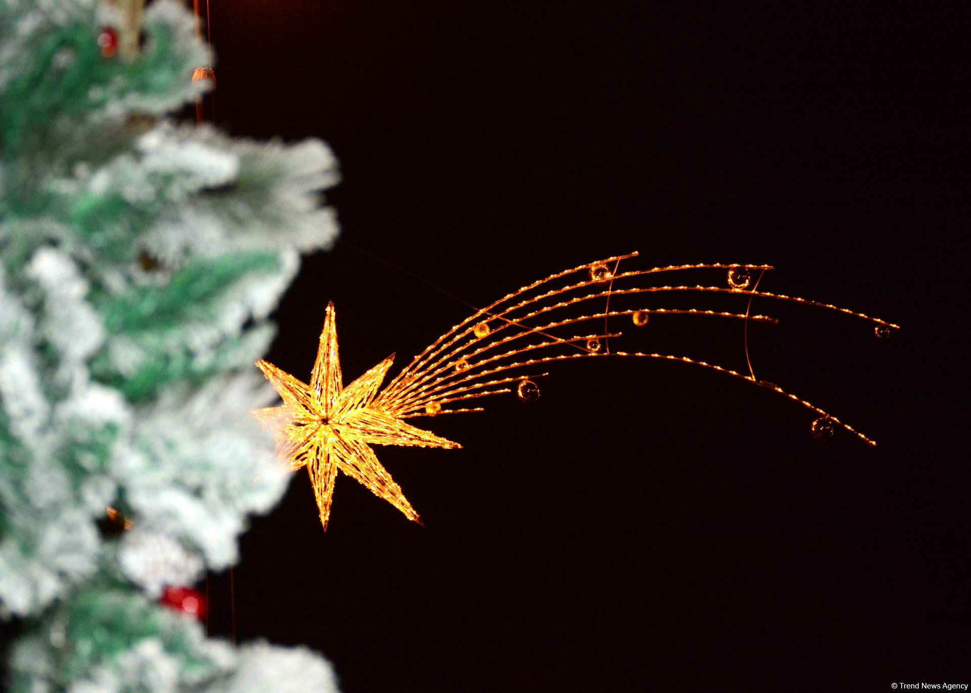 Предновогодний Баку в сверкании огней (ФОТОРЕПОРТАЖ)