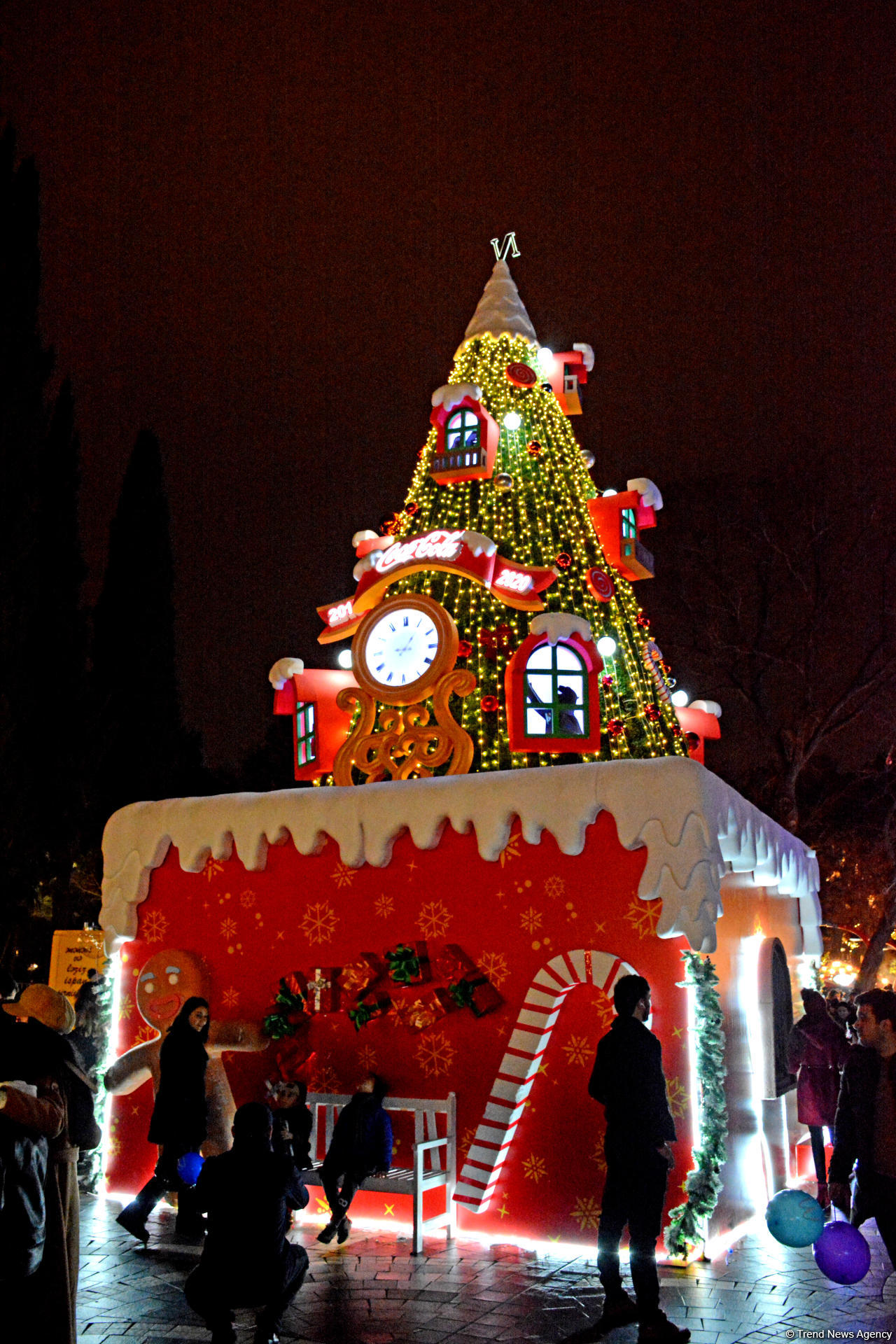 Предновогодний Баку в сверкании огней (ФОТОРЕПОРТАЖ)